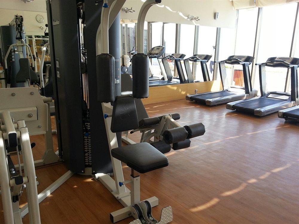 Safir Fintas Hotel Kuwait Kuwait City Exterior foto The gym at the University of Roehampton