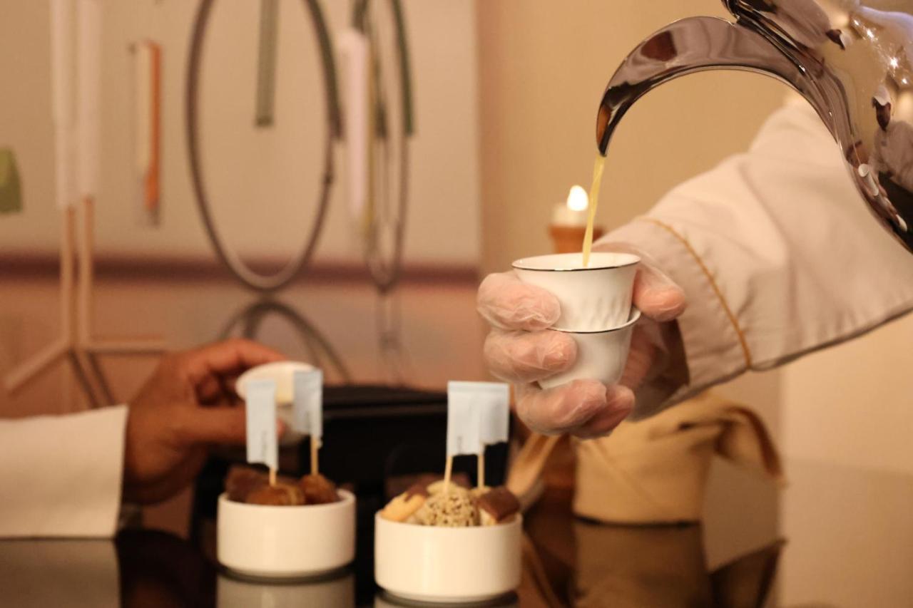 Safir Fintas Hotel Kuwait Kuwait City Exterior foto A coffee being prepared