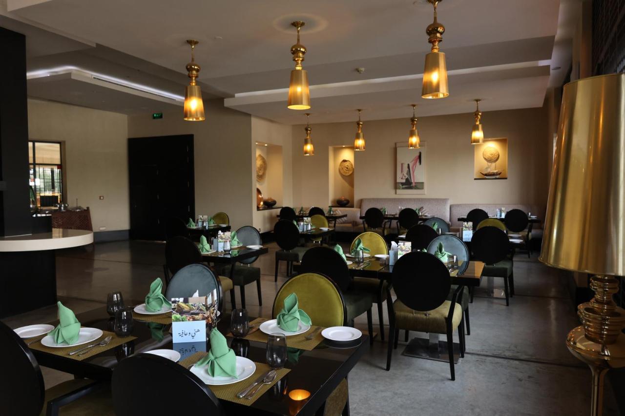 Safir Fintas Hotel Kuwait Kuwait City Exterior foto Restaurant in Kigali