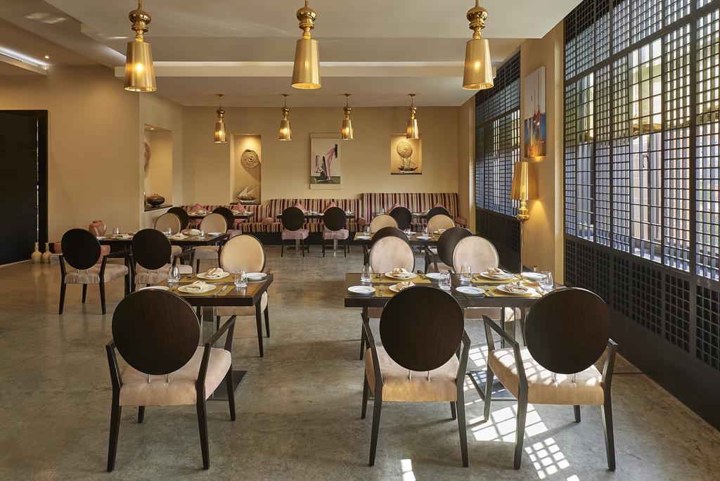 Safir Fintas Hotel Kuwait Kuwait City Exterior foto Restaurant