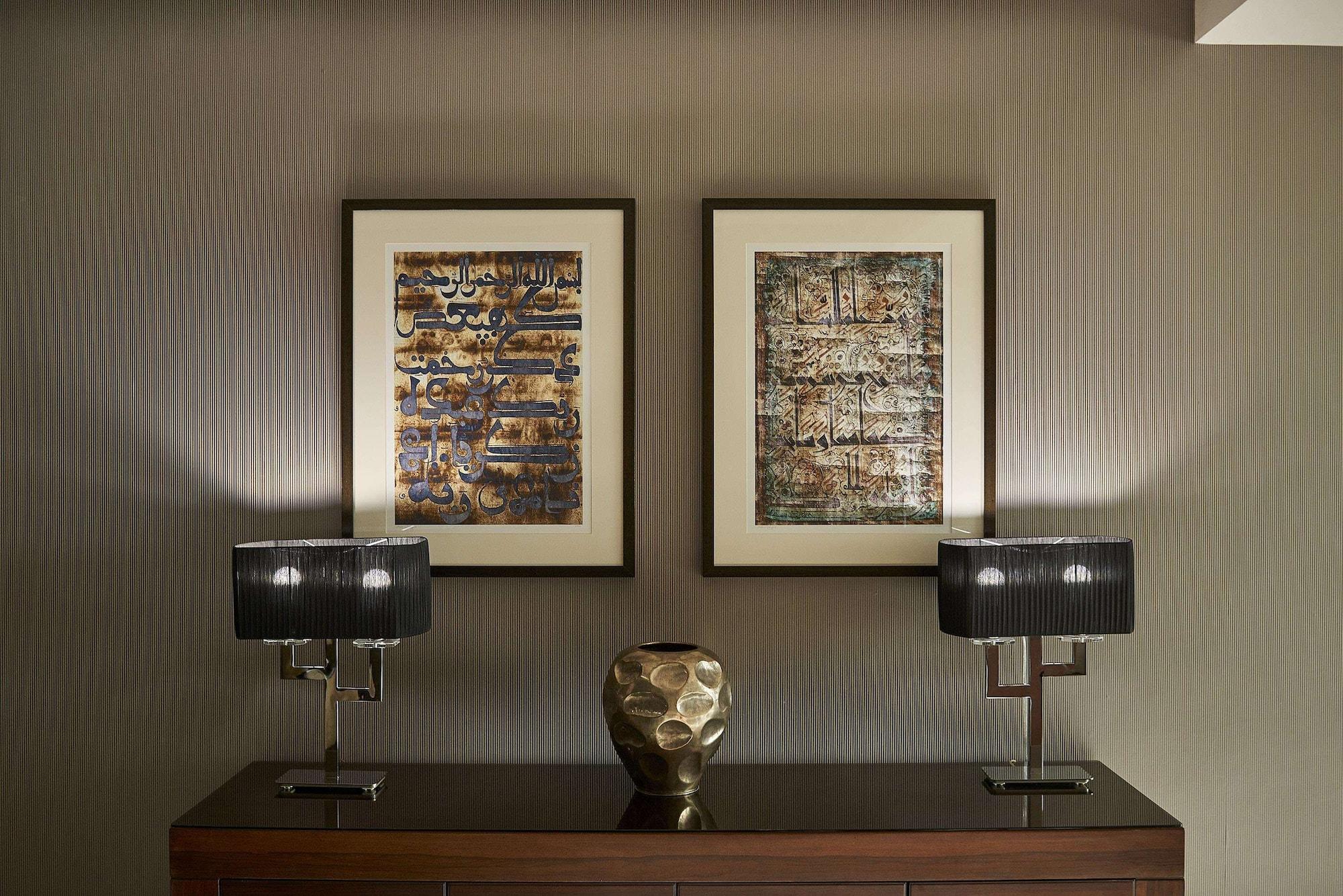 Safir Fintas Hotel Kuwait Kuwait City Exterior foto A pair of paintings by the artist