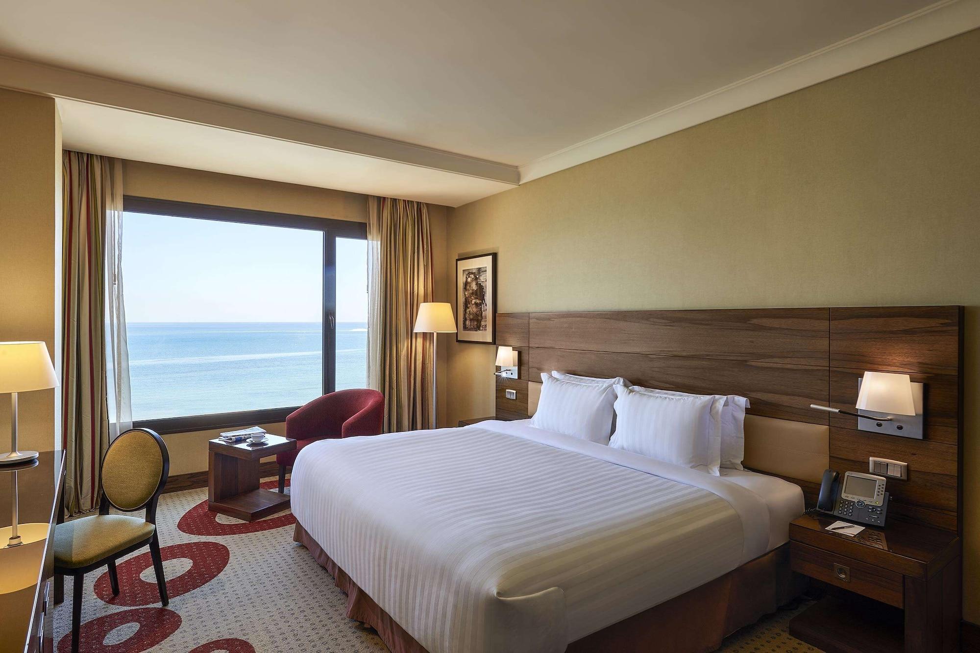 Safir Fintas Hotel Kuwait Kuwait City Exterior foto A room at the hotel