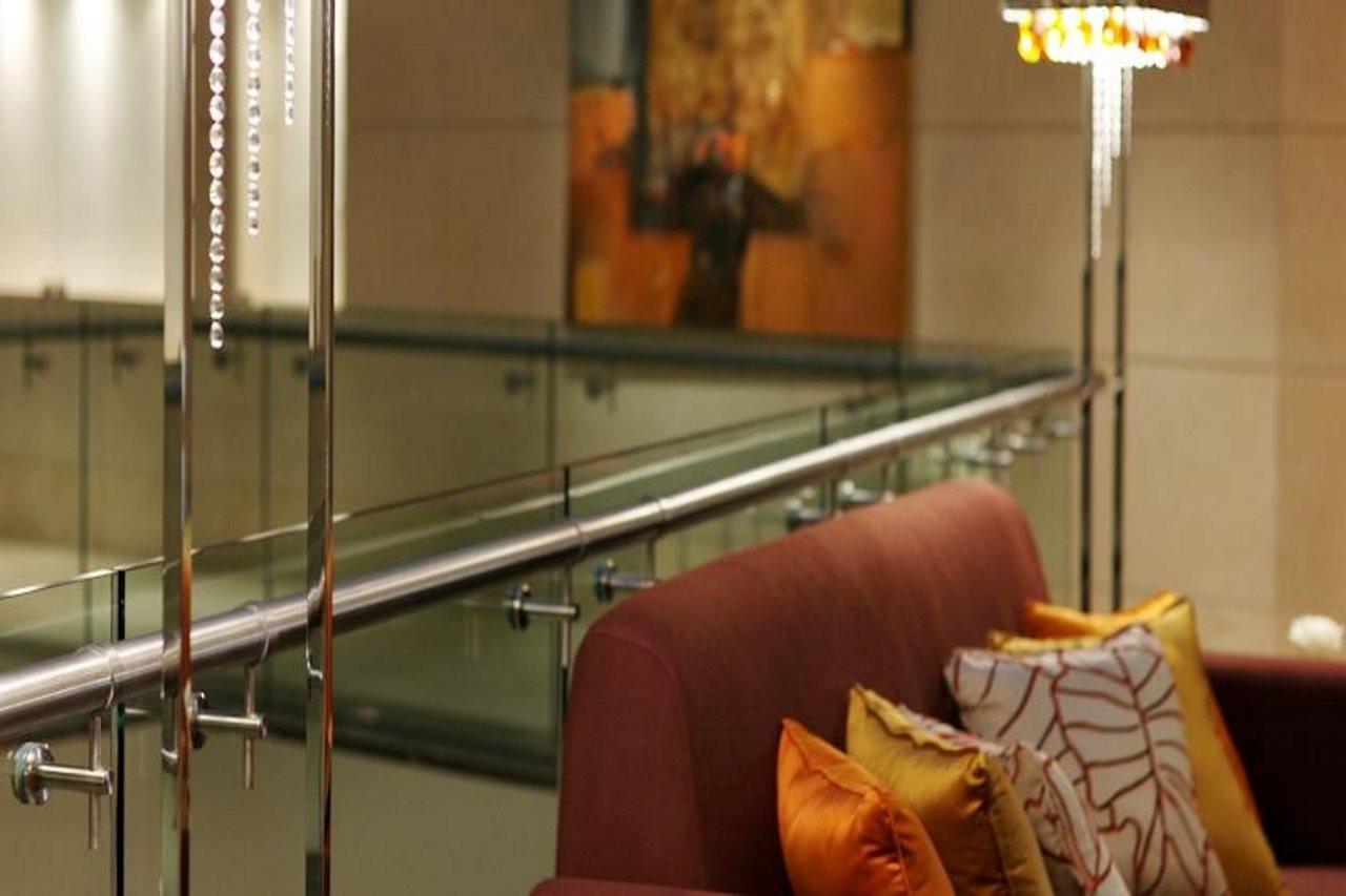 Safir Fintas Hotel Kuwait Kuwait City Exterior foto The interior of the hotel