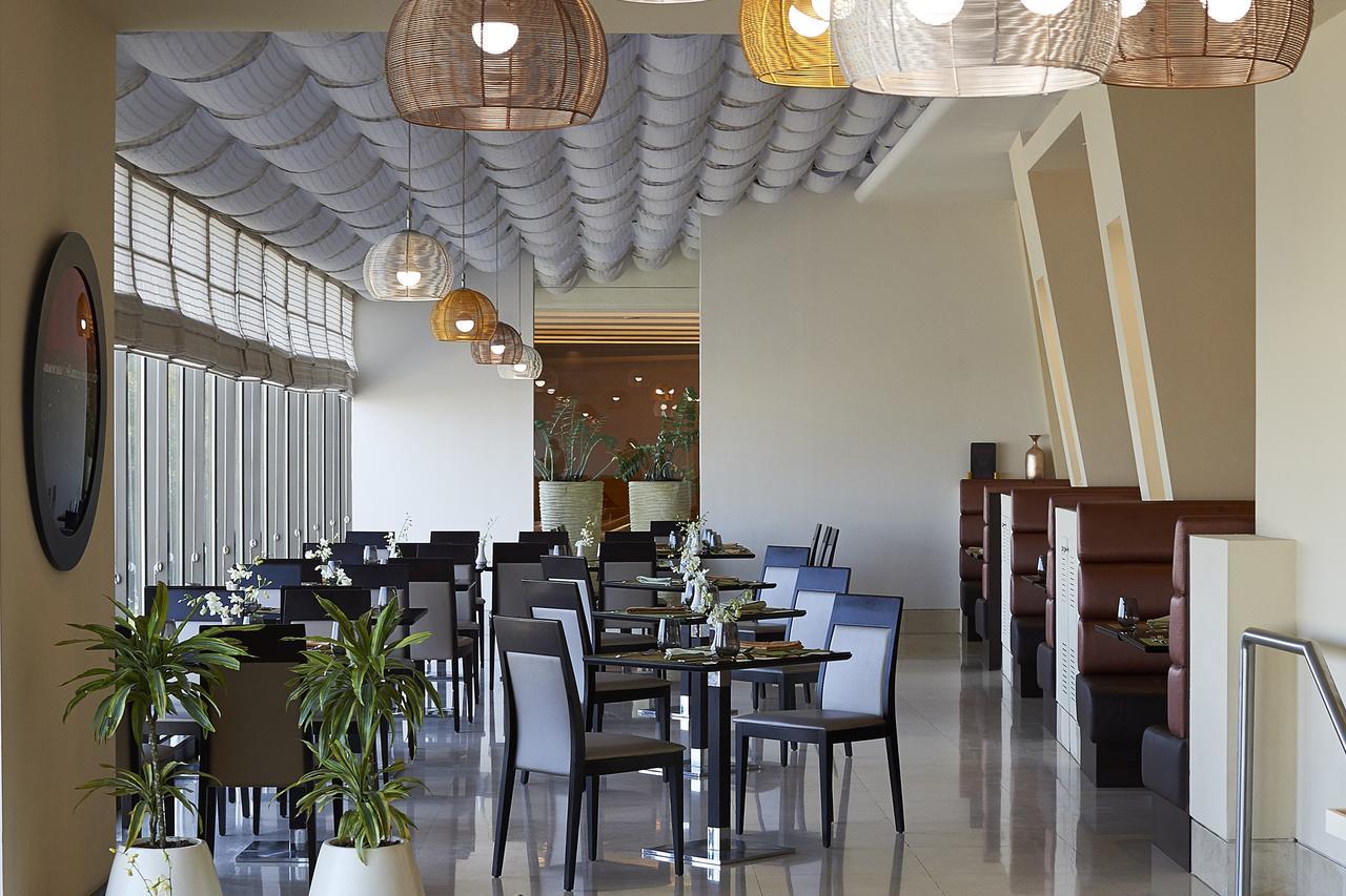 Safir Fintas Hotel Kuwait Kuwait City Exterior foto The interior of the restaurant