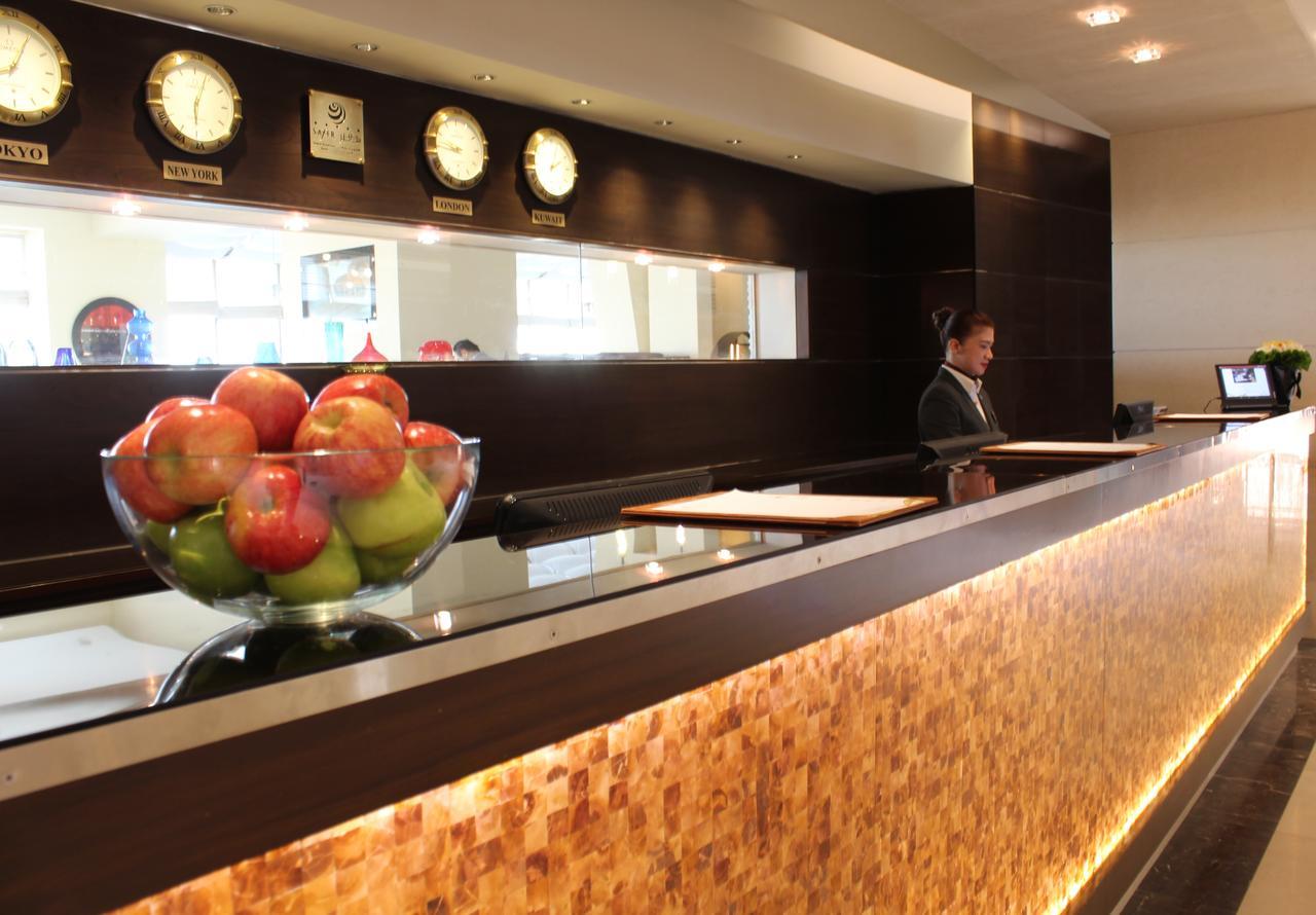 Safir Fintas Hotel Kuwait Kuwait City Exterior foto Reception desk at the hotel