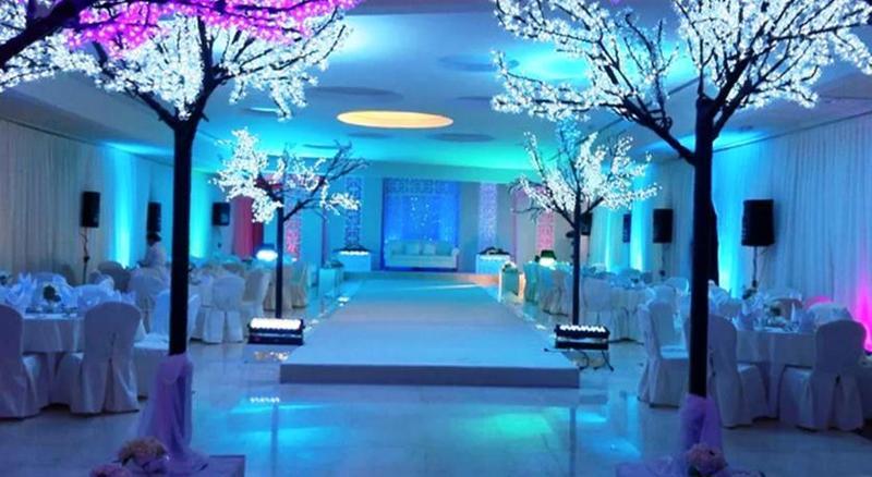 Safir Fintas Hotel Kuwait Kuwait City Exterior foto The interior of the main hall