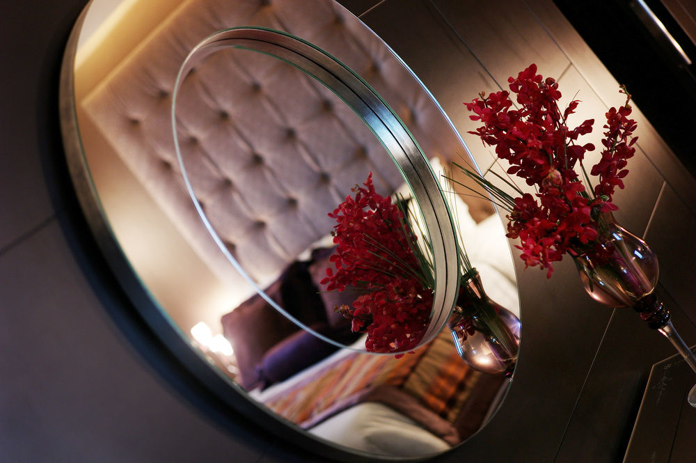 Safir Fintas Hotel Kuwait Kuwait City Exterior foto A mirror