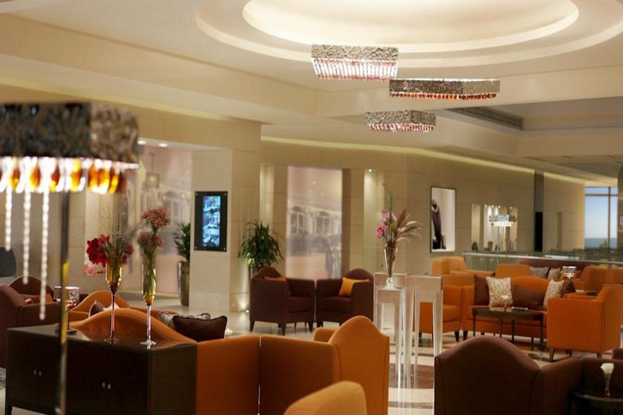 Safir Fintas Hotel Kuwait Kuwait City Interior foto The lounge at the airport