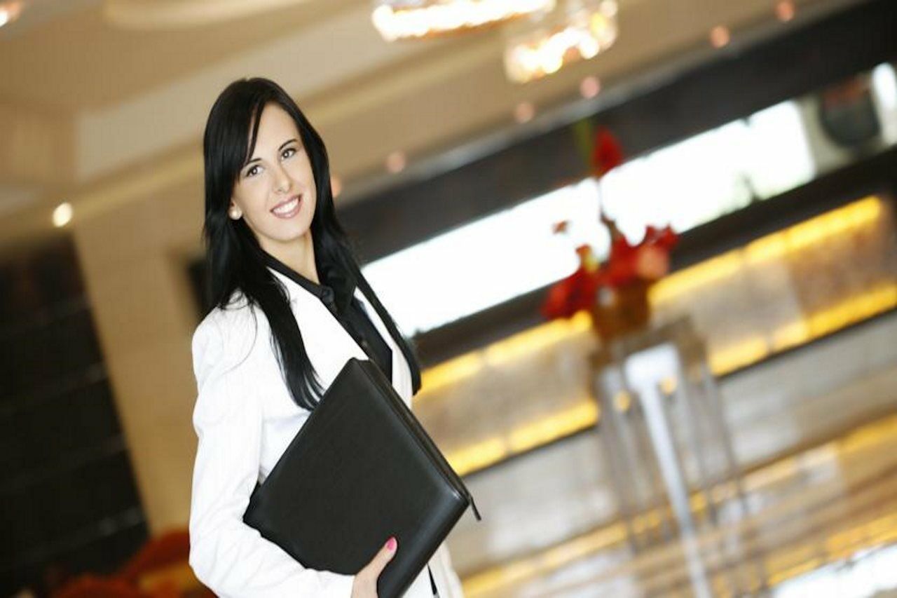 Safir Fintas Hotel Kuwait Kuwait City Exterior foto A hotel manager